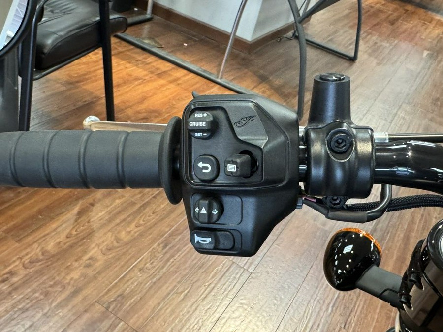 2025 Indian Motorcycle® Scout® Bobber Limited +Tech Black Smoke