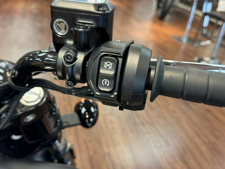 2025 Indian Motorcycle® Scout® Bobber Limited +Tech Black Smoke