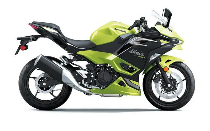 2026 Kawasaki Ninja® 500 ABS Metallic Yellowish Green/Ebony