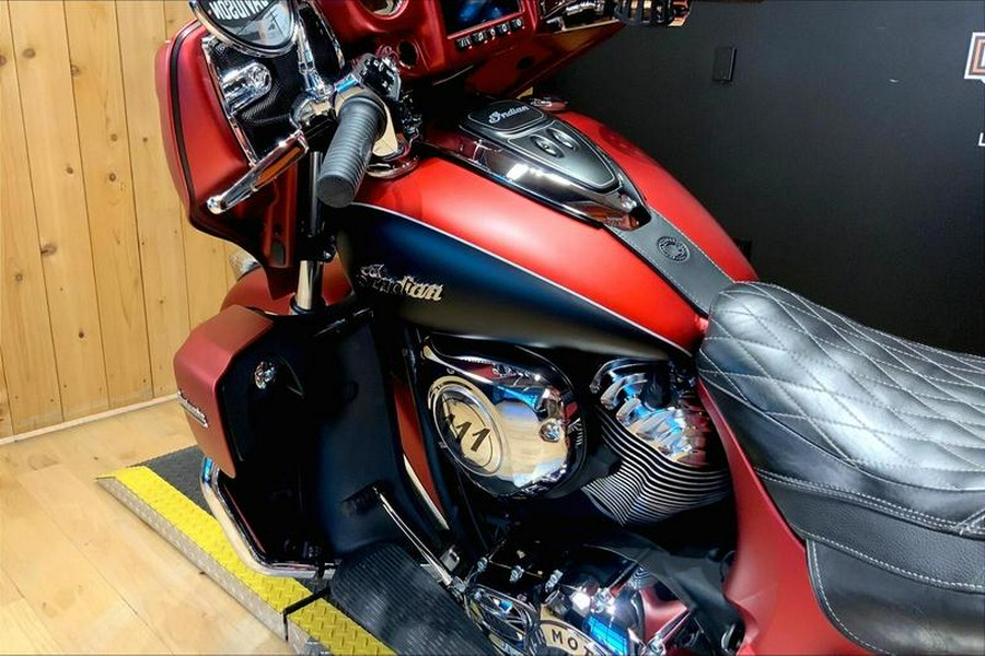 2019 Indian Motorcycle® Roadmaster® Icon Series Ruby Smoke/Thunder Black