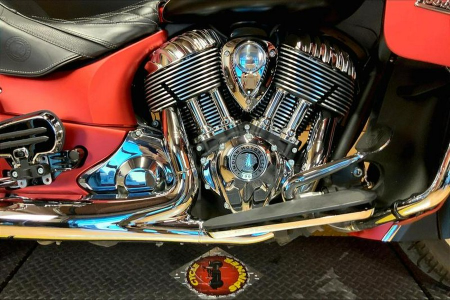 2019 Indian Motorcycle® Roadmaster® Icon Series Ruby Smoke/Thunder Black