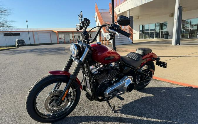 2026 Harley-Davidson® Street Bob® Brilliant Red - Chrome w/Laced Wheels