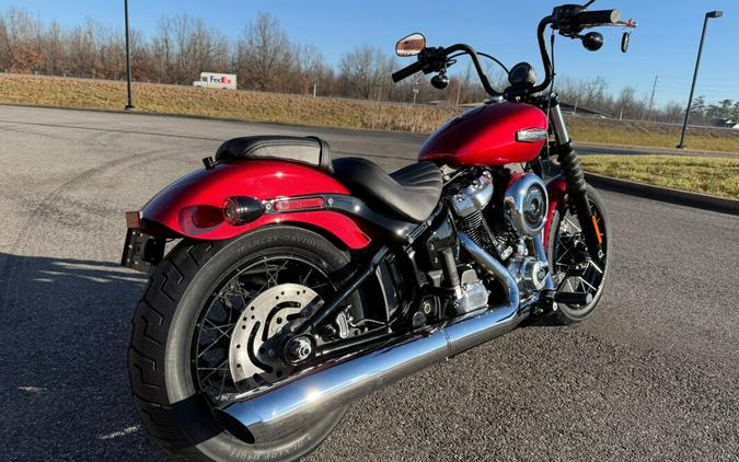 2026 Harley-Davidson® Street Bob® Brilliant Red - Chrome w/Laced Wheels