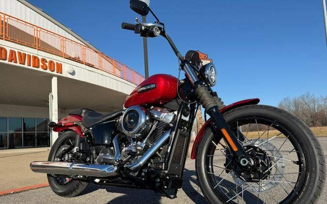 2026 Harley-Davidson® Street Bob® Brilliant Red - Chrome w/Laced Wheels
