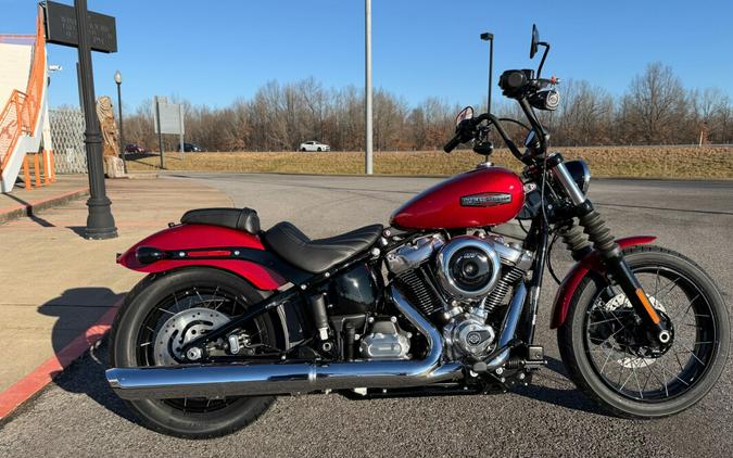 2026 Harley-Davidson® Street Bob® Brilliant Red - Chrome w/Laced Wheels