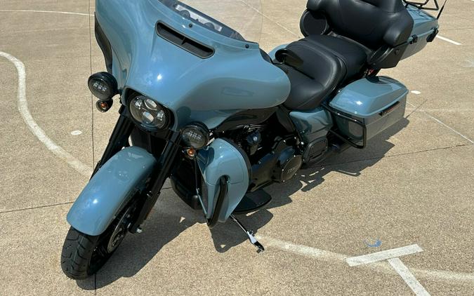 2024 Harley-Davidson Ultra Limited Sharkskin Blue - Black Finish