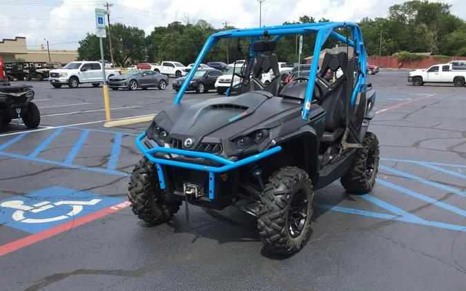 2019 Can-Am® Commander™ XT™ 800R Carbon Black & Octane Blue