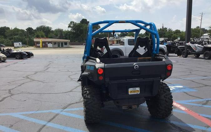 2019 Can-Am® Commander™ XT™ 800R Carbon Black & Octane Blue