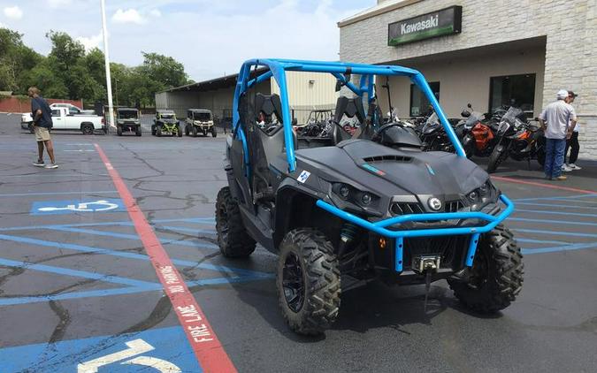 2019 Can-Am® Commander™ XT™ 800R Carbon Black & Octane Blue