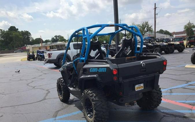 2019 Can-Am® Commander™ XT™ 800R Carbon Black & Octane Blue