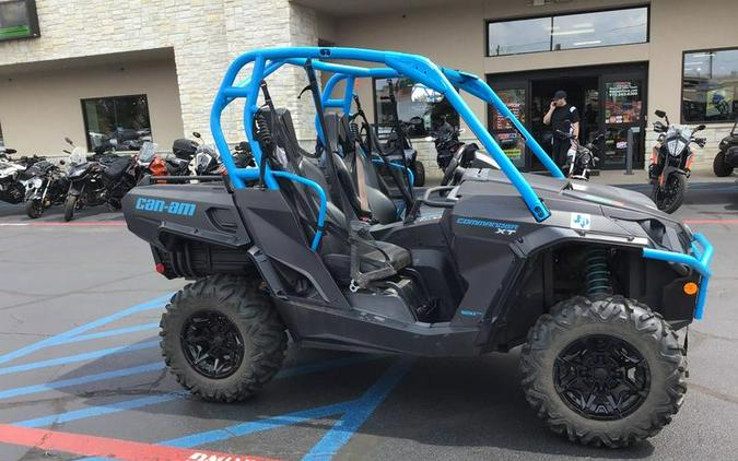 2019 Can-Am® Commander™ XT™ 800R Carbon Black & Octane Blue