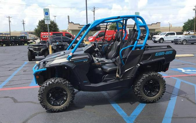 2019 Can-Am® Commander™ XT™ 800R Carbon Black & Octane Blue