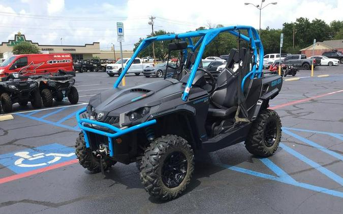 2019 Can-Am® Commander™ XT™ 800R Carbon Black & Octane Blue