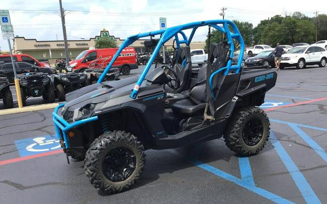 2019 Can-Am® Commander™ XT™ 800R Carbon Black & Octane Blue