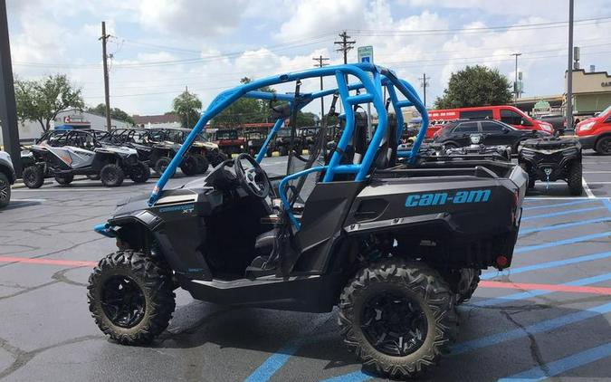 2019 Can-Am® Commander™ XT™ 800R Carbon Black & Octane Blue