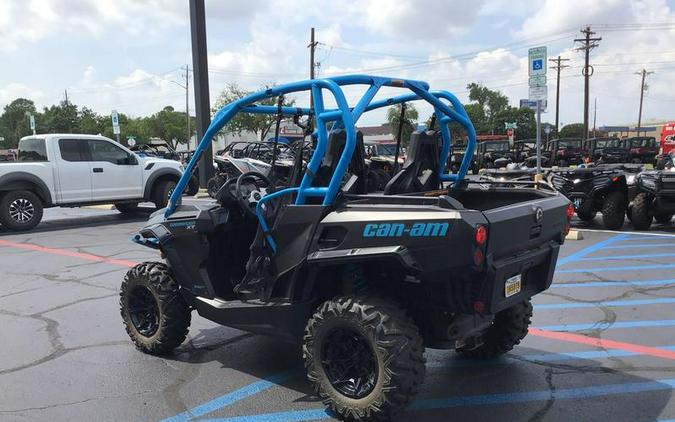 2019 Can-Am® Commander™ XT™ 800R Carbon Black & Octane Blue