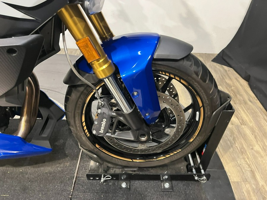 2023 BMW F 900 XR