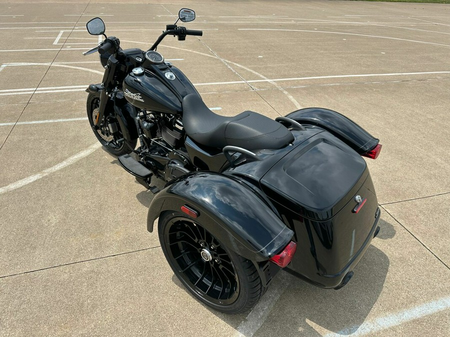 2024 Harley-Davidson Freewheeler Vivid Black