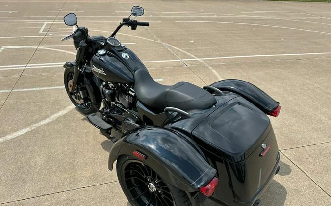 2024 Harley-Davidson Freewheeler Vivid Black