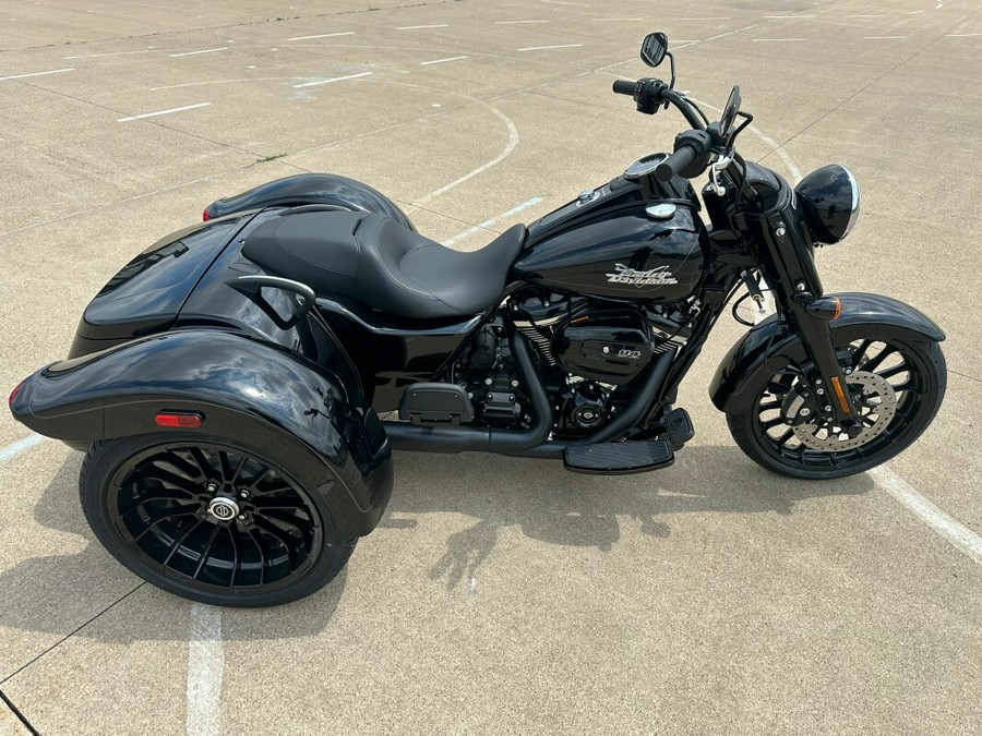 2024 Harley-Davidson Freewheeler Vivid Black