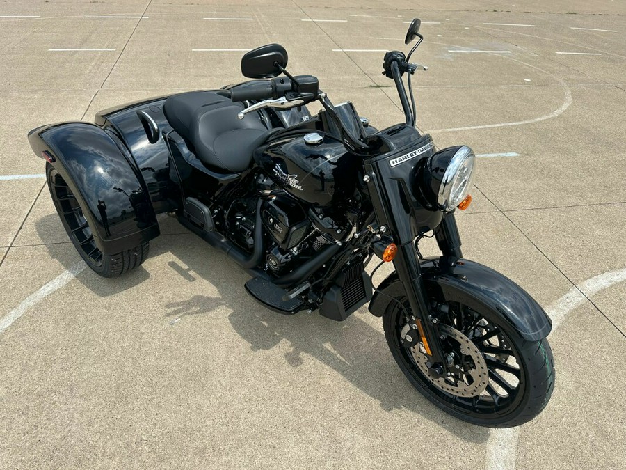 2024 Harley-Davidson Freewheeler Vivid Black