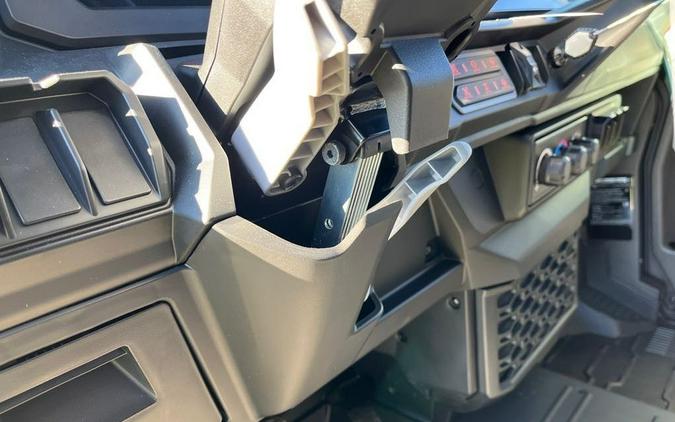 2026 Can-Am DEFENDER LTD CAB HD11 - TAN/BLK