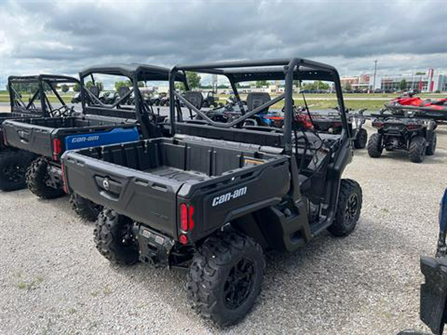 2023 Can-Am Defender DPS HD9