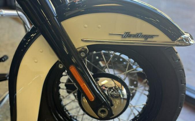 2019 Harley-Davidson Heritage Classic 107 BILLBLU/BILLWHT W/PINSTRIPE