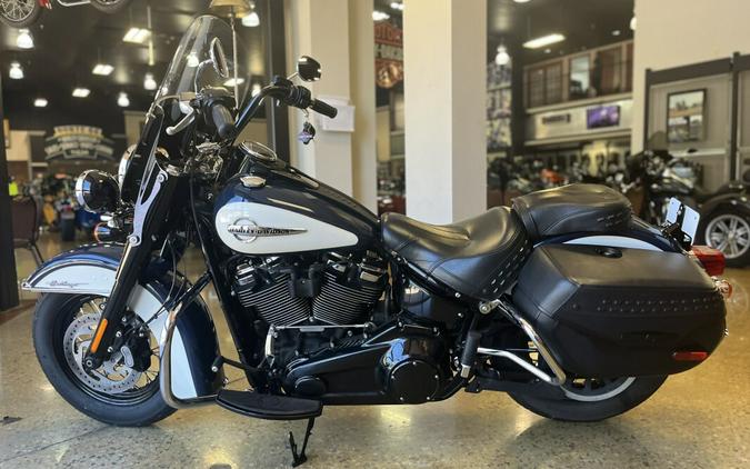 2019 Harley-Davidson Heritage Classic 107 BILLBLU/BILLWHT W/PINSTRIPE