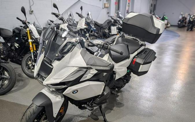 2026 BMW R 1300 RT Alpine White 3