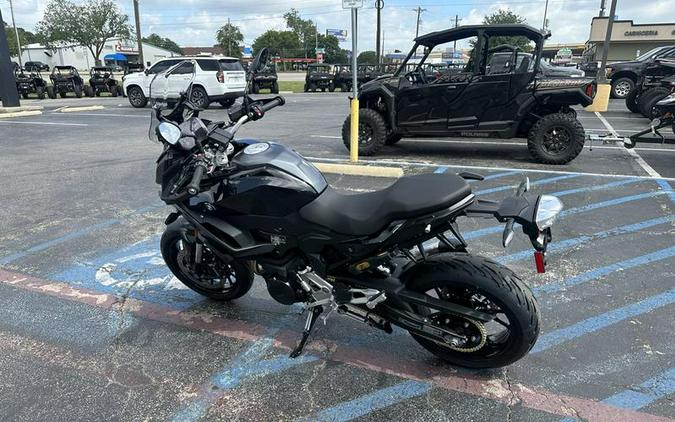 2023 BMW F 900 XR Triple Black