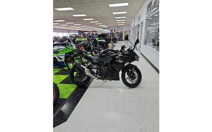 2024 Kawasaki Ninja® 500 Base