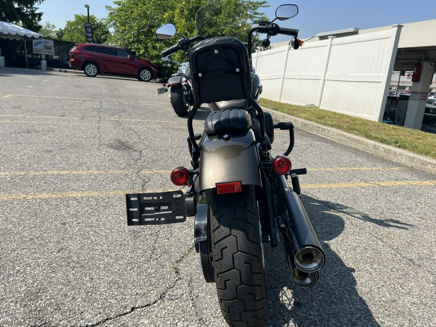 2020 Harley-Davidson Street Bob River Rock Gray