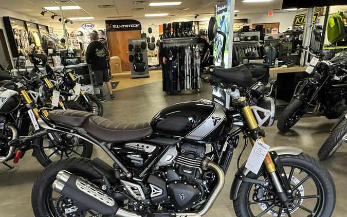 2025 Triumph Scrambler 400 X Phantom Black / Silver Ice