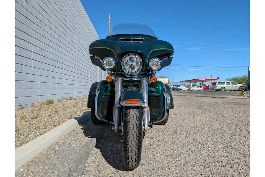 2016 FLHTCUTG Tri Glide® Ultra - Two-Tone Option - Harley-Davidson®