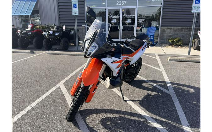 2023 KTM 890R