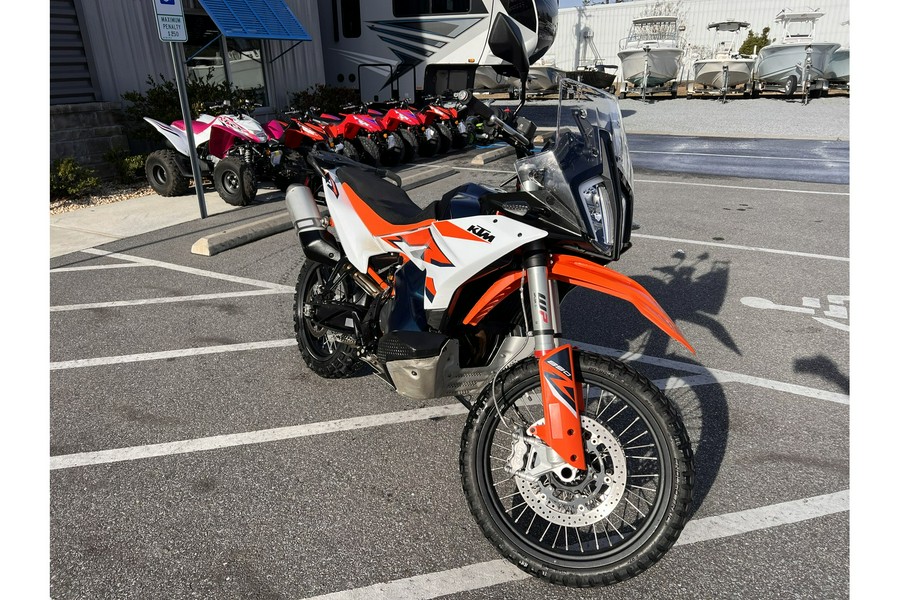 2023 KTM 890R