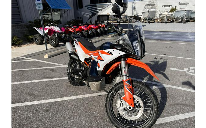 2023 KTM 890R