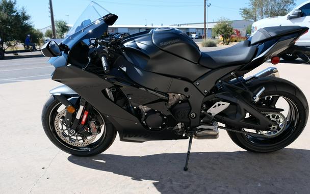 2025 KAWASAKI NINJA ZX10R METAL FLAT SPARK BLACK AND EBONY