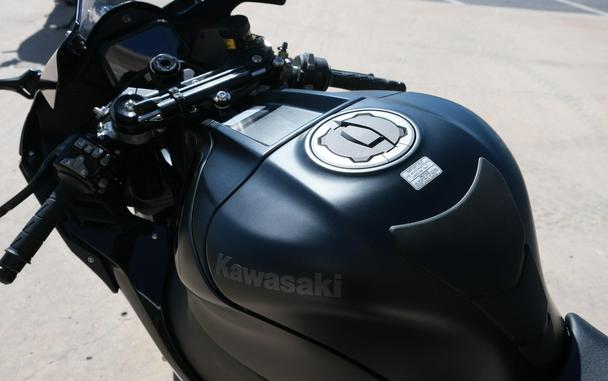 2025 KAWASAKI NINJA ZX10R METAL FLAT SPARK BLACK AND EBONY