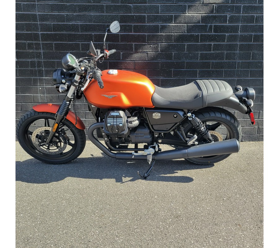 2022 Moto Guzzi V7 Stone