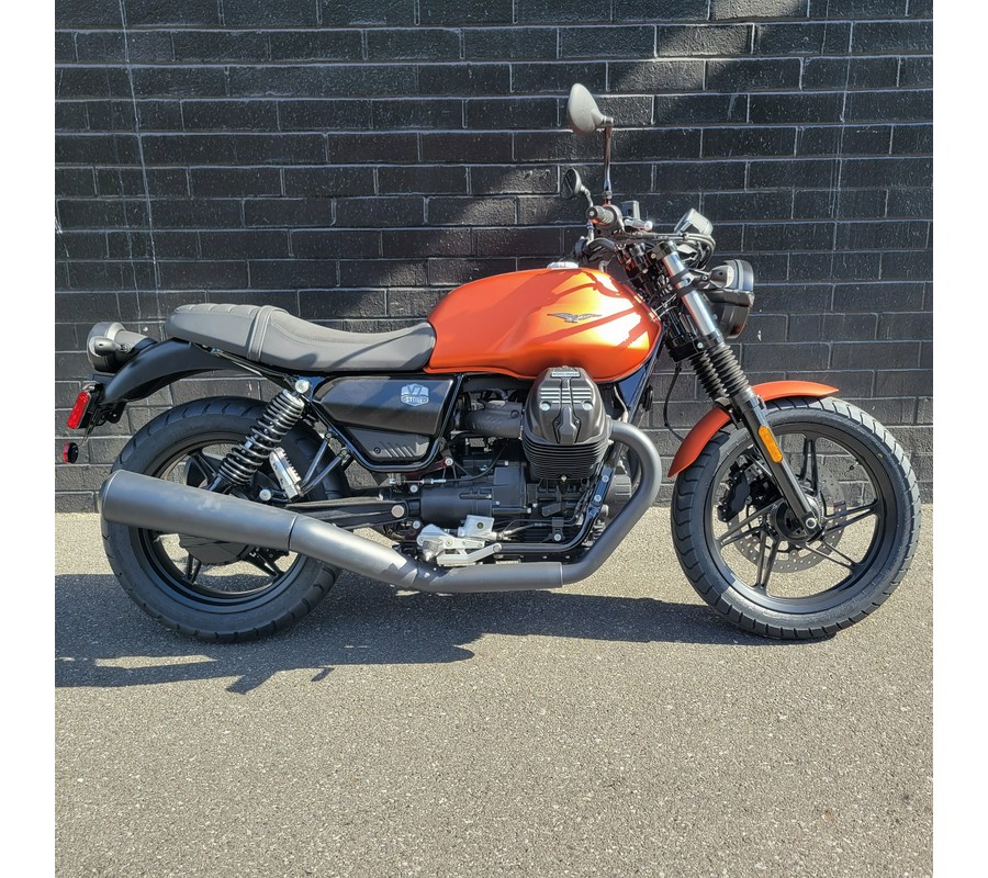 2022 Moto Guzzi V7 Stone