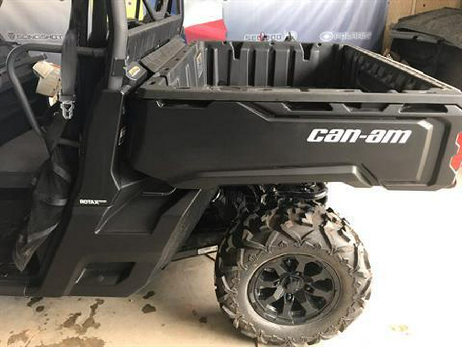 2023 Can-Am Defender DPS HD9