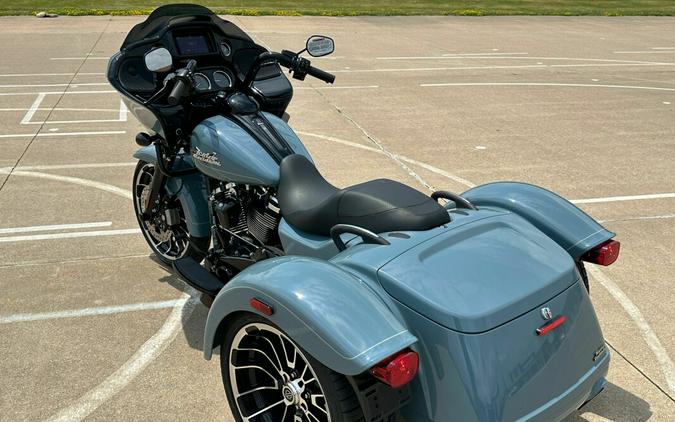 2024 Harley-Davidson Road Glide 3 Sharkskin Blue