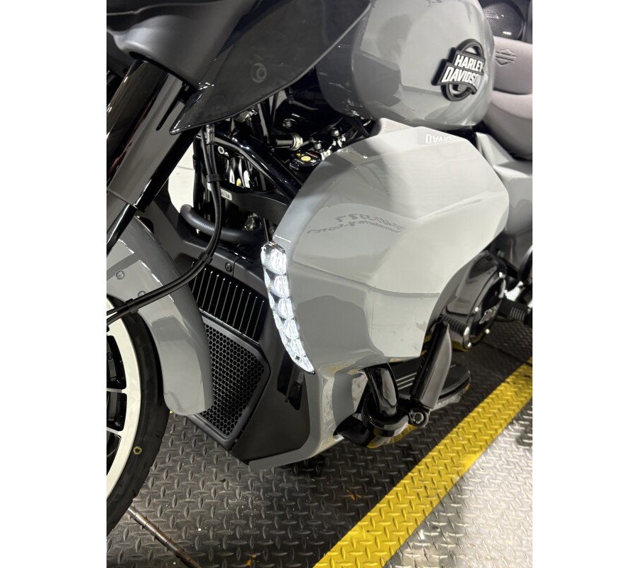 2026 Harley-Davidson® Street Glide 3 Limited Dark Billiard Gray Black Trim