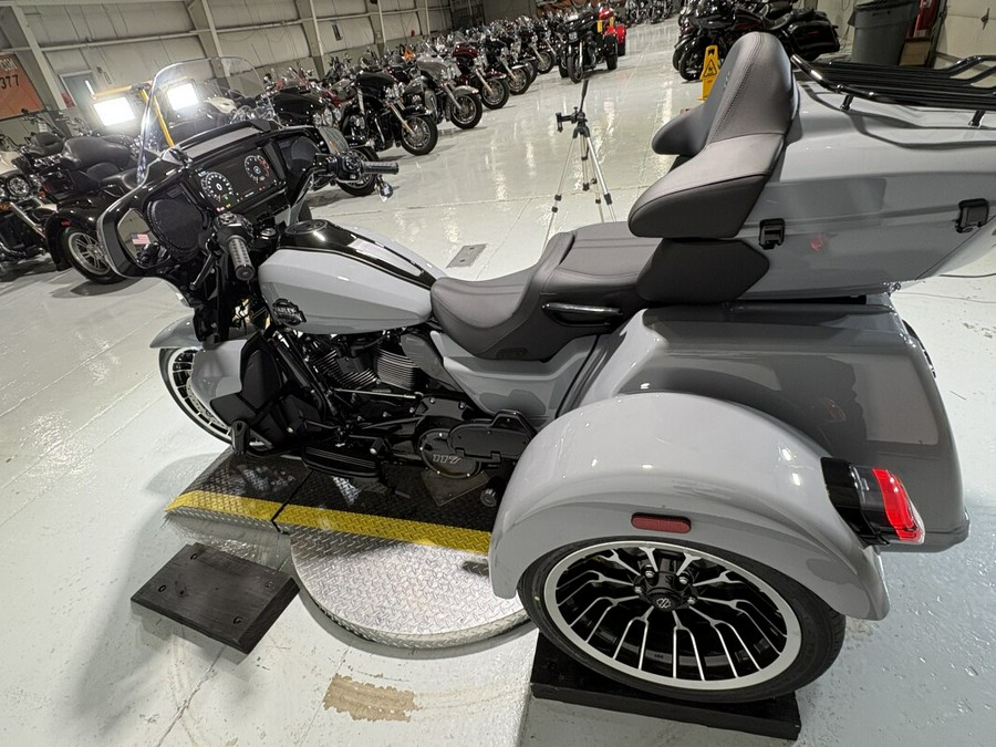 2026 Harley-Davidson® Street Glide 3 Limited Dark Billiard Gray Black Trim