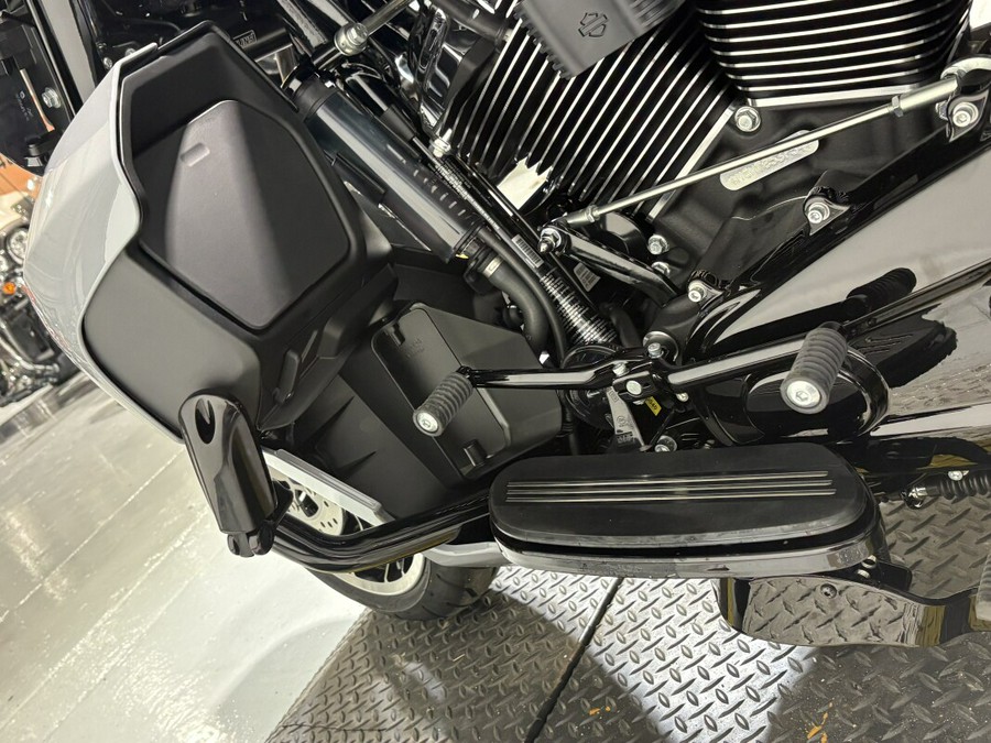 2026 Harley-Davidson® Street Glide 3 Limited Dark Billiard Gray Black Trim