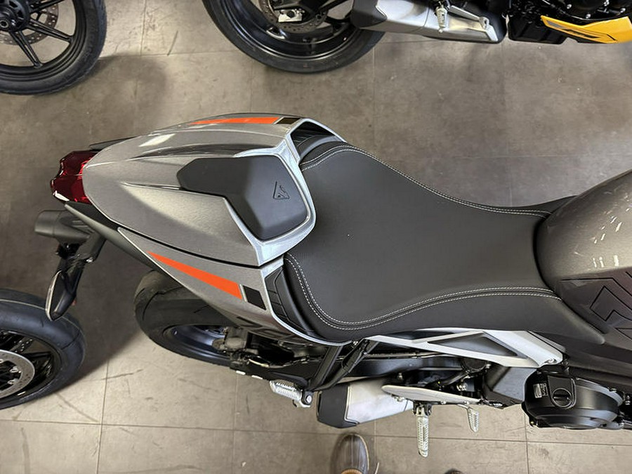 2025 Triumph Street Triple 765 RS Silver Ice