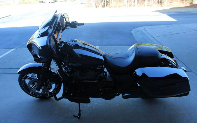 2026 Harley-Davidson® Street Glide® Vivid Black Black Trim