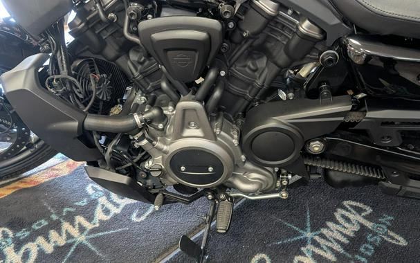RH975 2022 Nightster